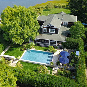 hamptons pool cleaning service